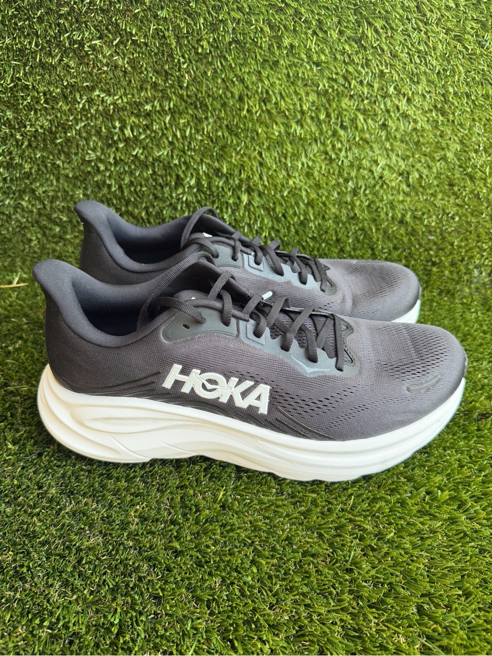 HOKA Clifton 11 Mens size 12
